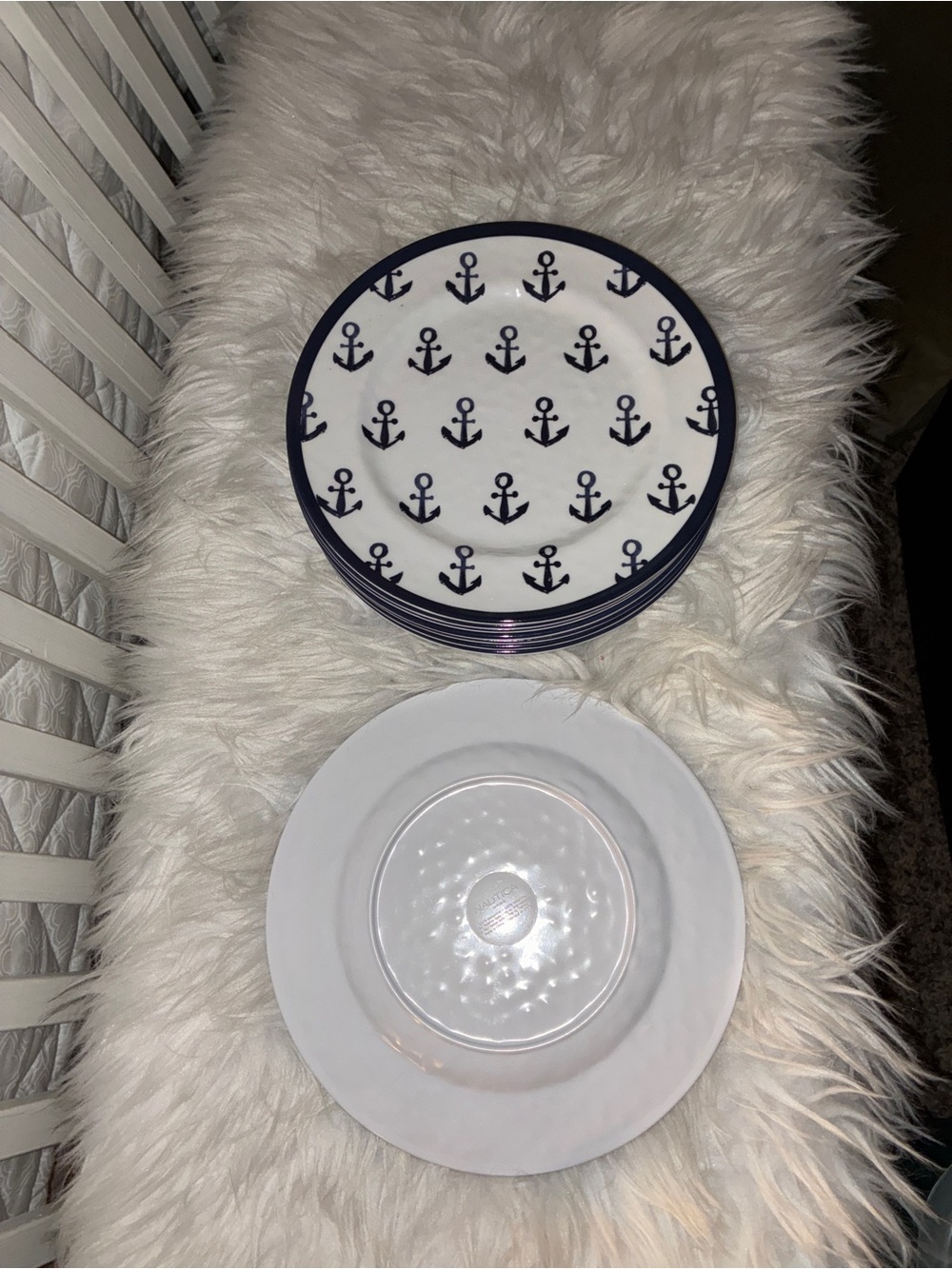 Nautica Set of 8 Melamine Anchor Salad/ Luncheon/Appetizer Plates 8" - Picture 7 of 10
